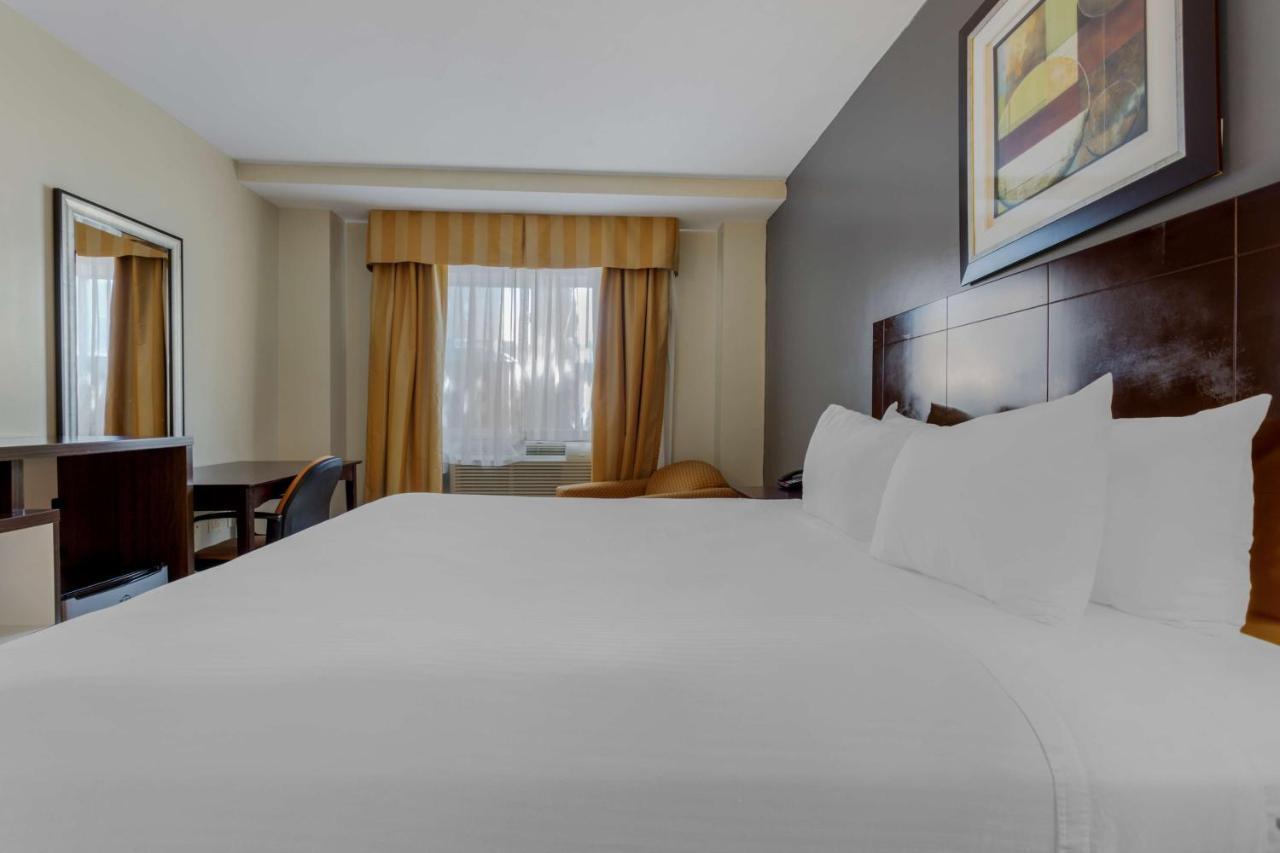 Best Western Plus Brooklyn Bay Hotel New York Bagian luar foto