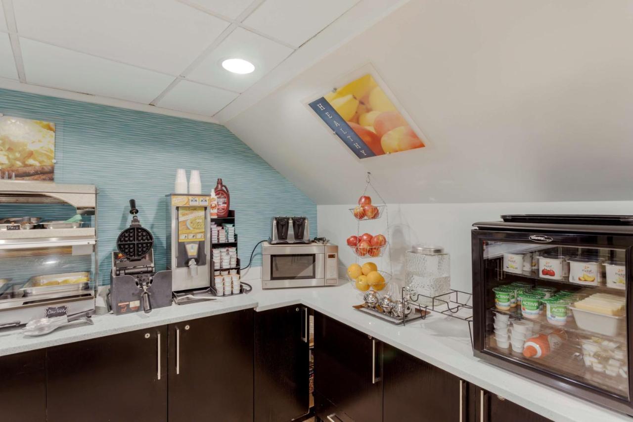 Best Western Plus Brooklyn Bay Hotel New York Bagian luar foto
