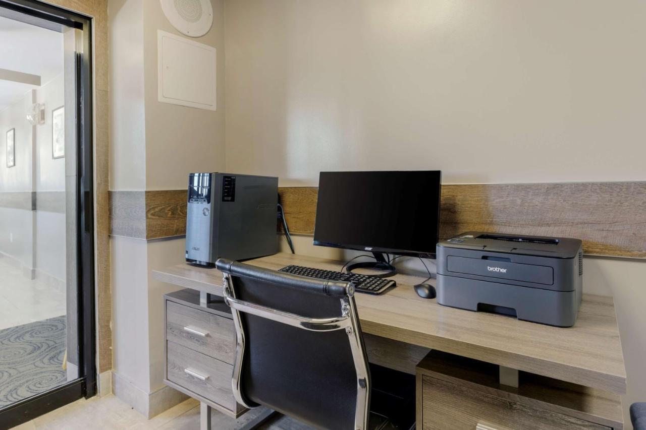 Best Western Plus Brooklyn Bay Hotel New York Bagian luar foto