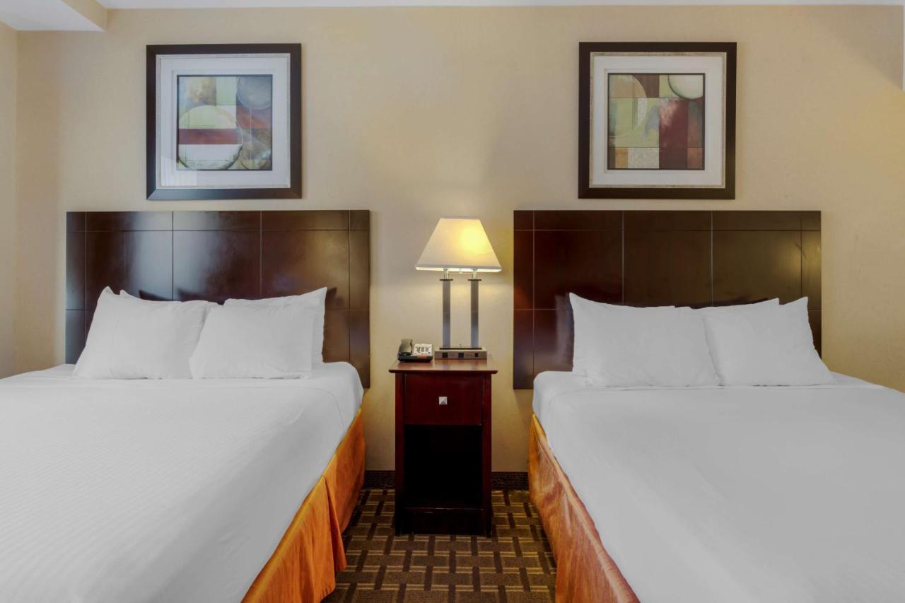 Best Western Plus Brooklyn Bay Hotel New York Bagian luar foto
