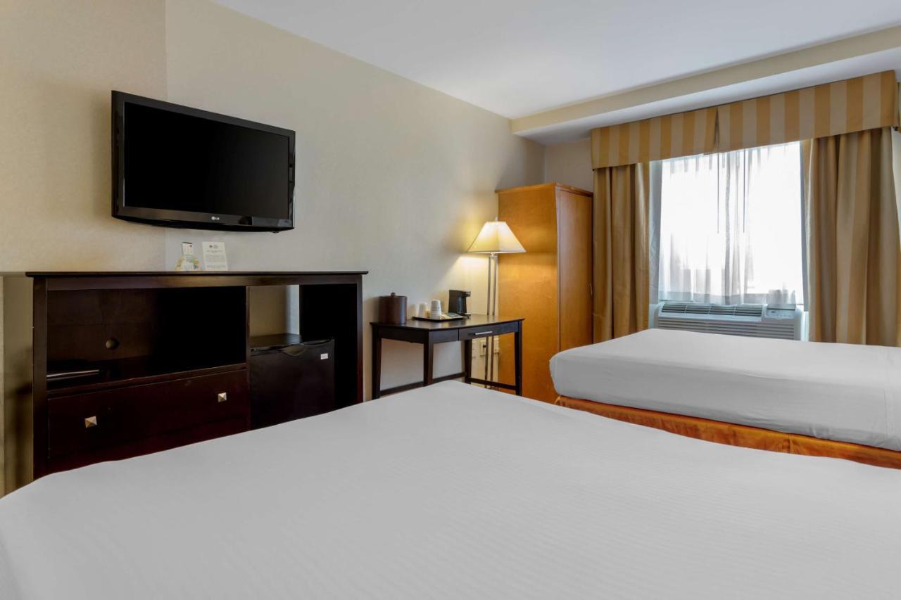 Best Western Plus Brooklyn Bay Hotel New York Bagian luar foto