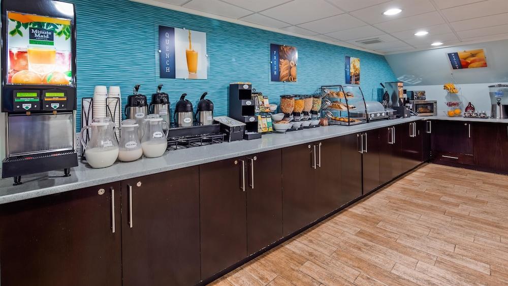 Best Western Plus Brooklyn Bay Hotel New York Bagian luar foto